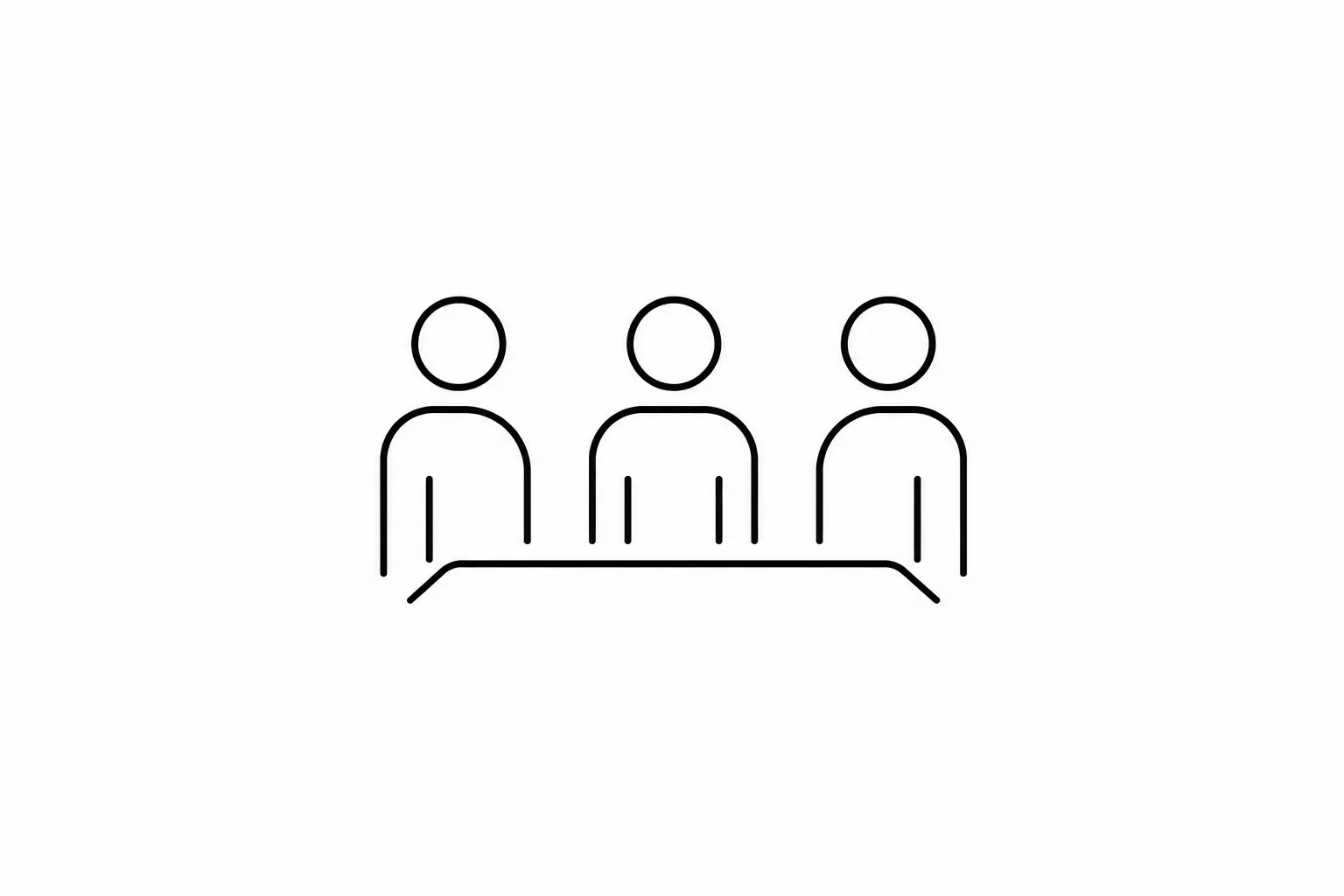 Trois personnes alignées autour d'une même direction symbolisant l'alignement stratégique et la cohésion d'équipe.